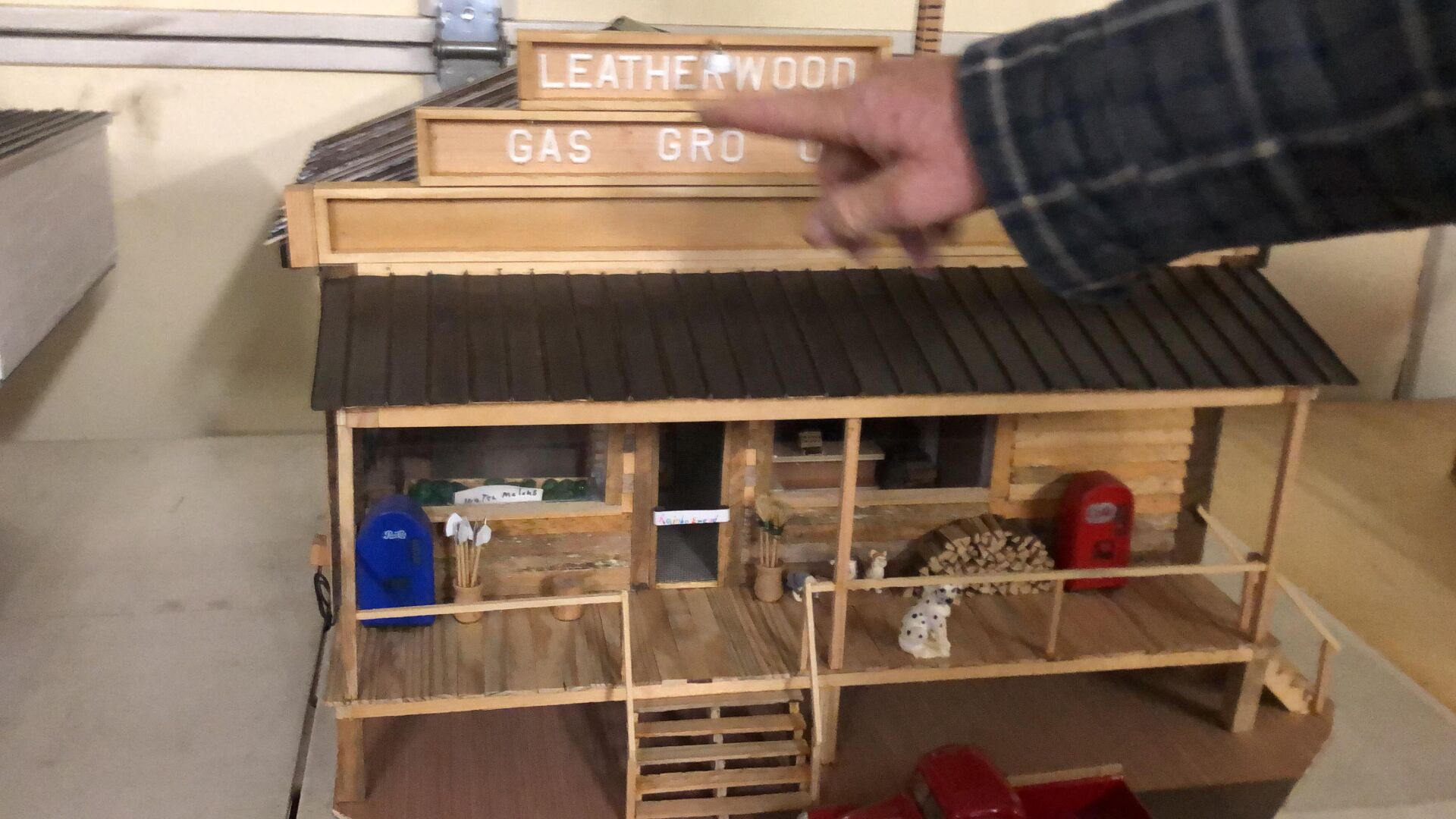 models leatherwood sign